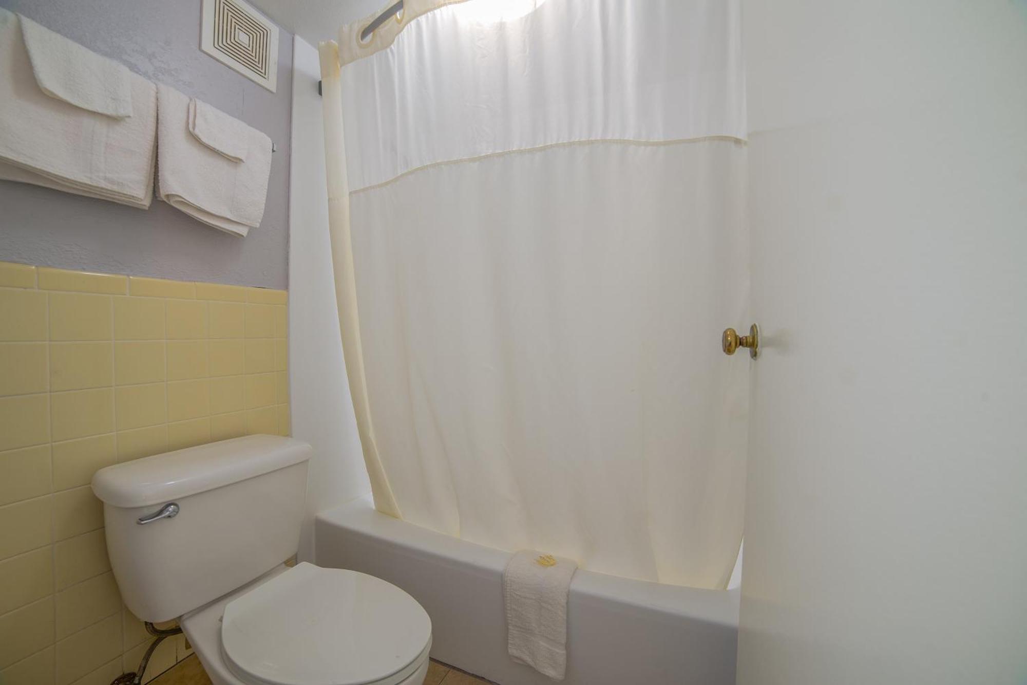 Masters Inn Selma Smithfield I-95 By Oyo Exterior photo