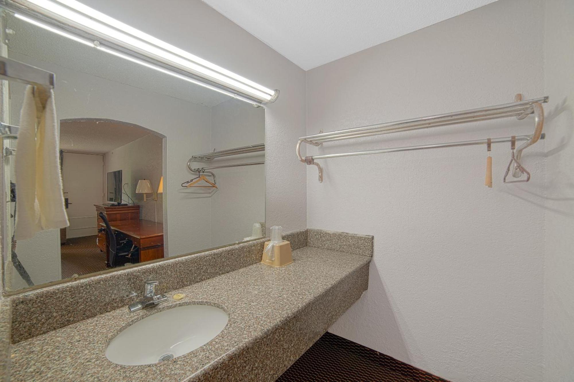 Masters Inn Selma Smithfield I-95 By Oyo Exterior photo