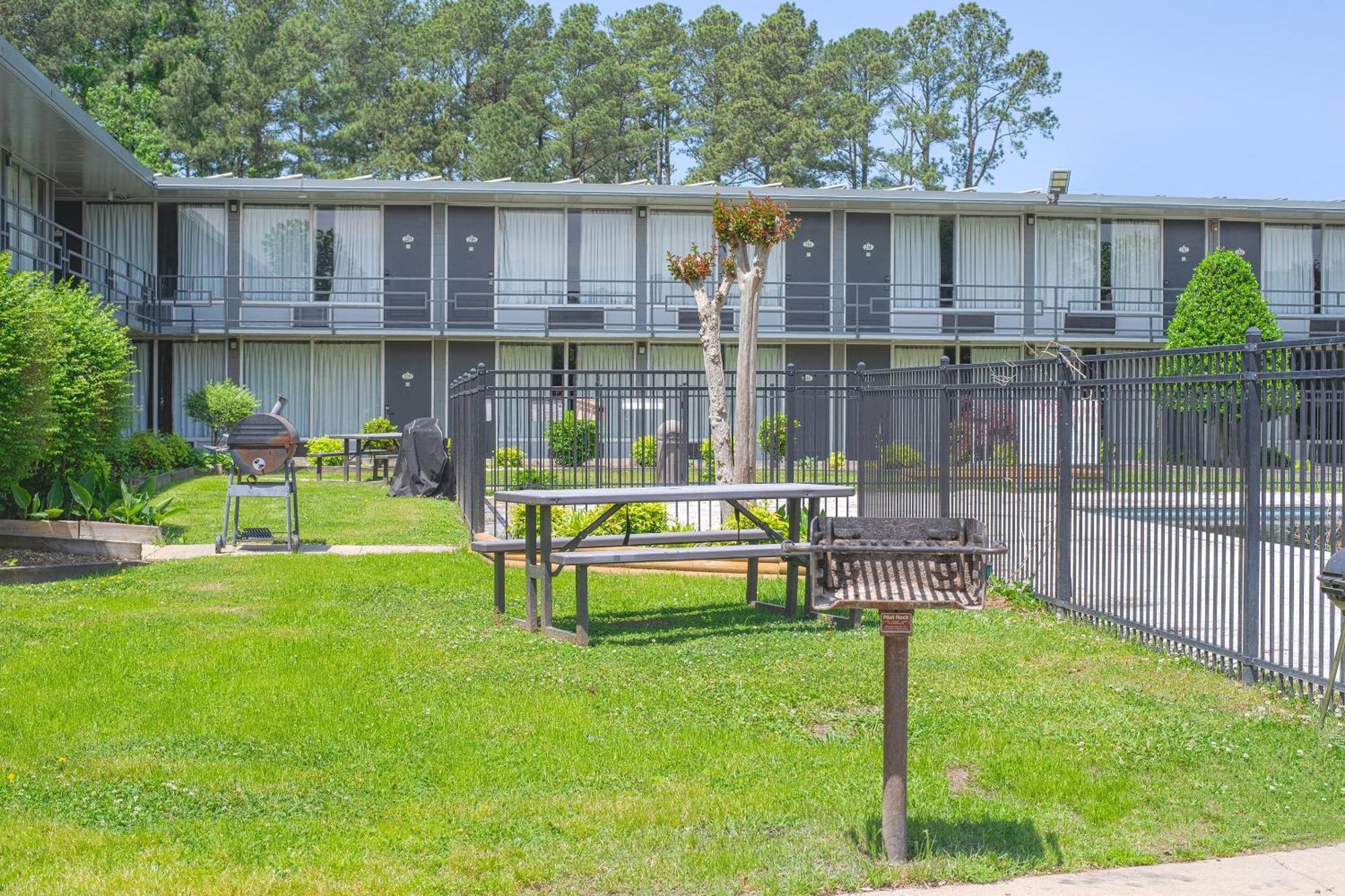 Masters Inn Selma Smithfield I-95 By Oyo Exterior photo