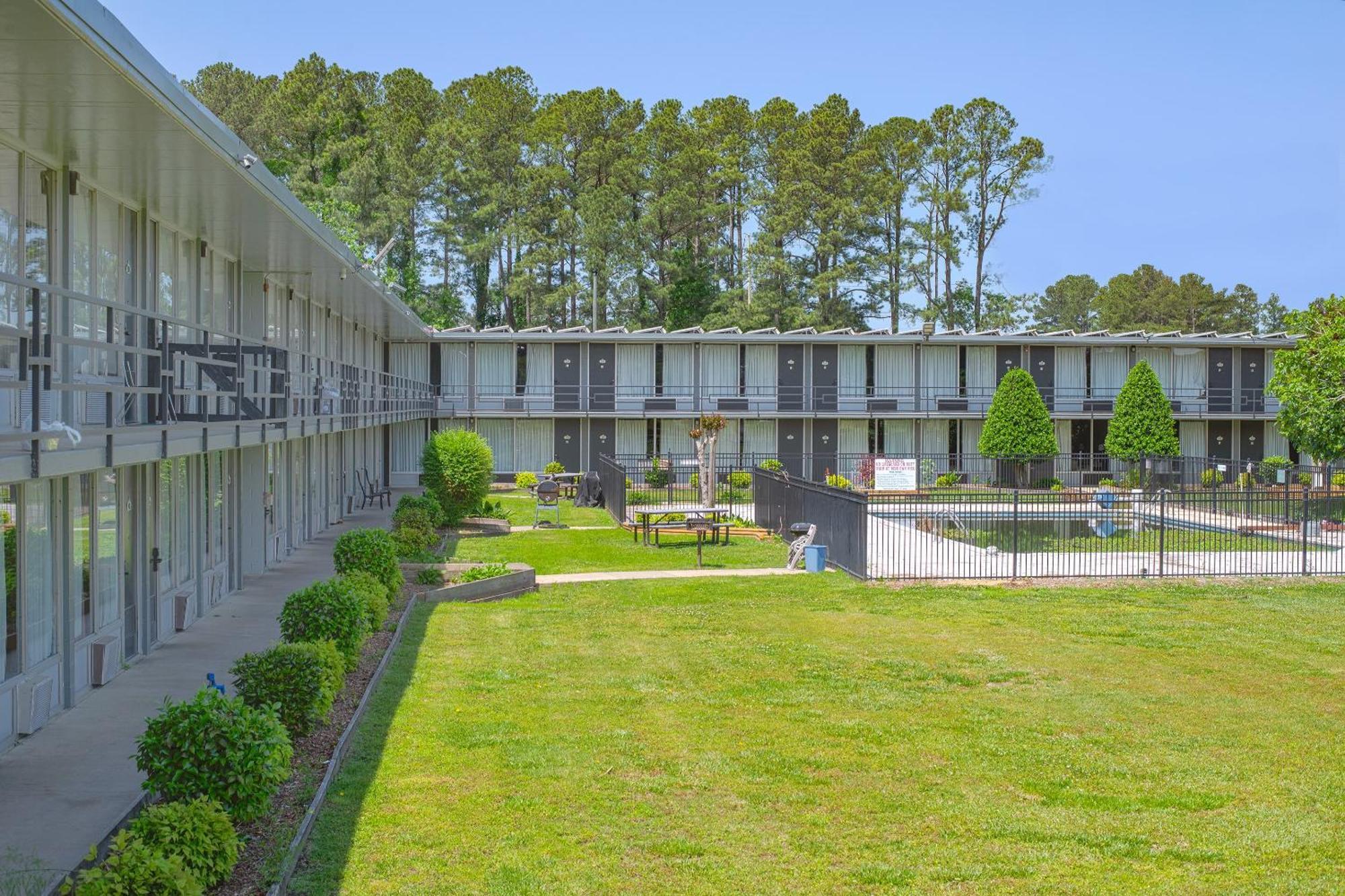 Masters Inn Selma Smithfield I-95 By Oyo Exterior photo