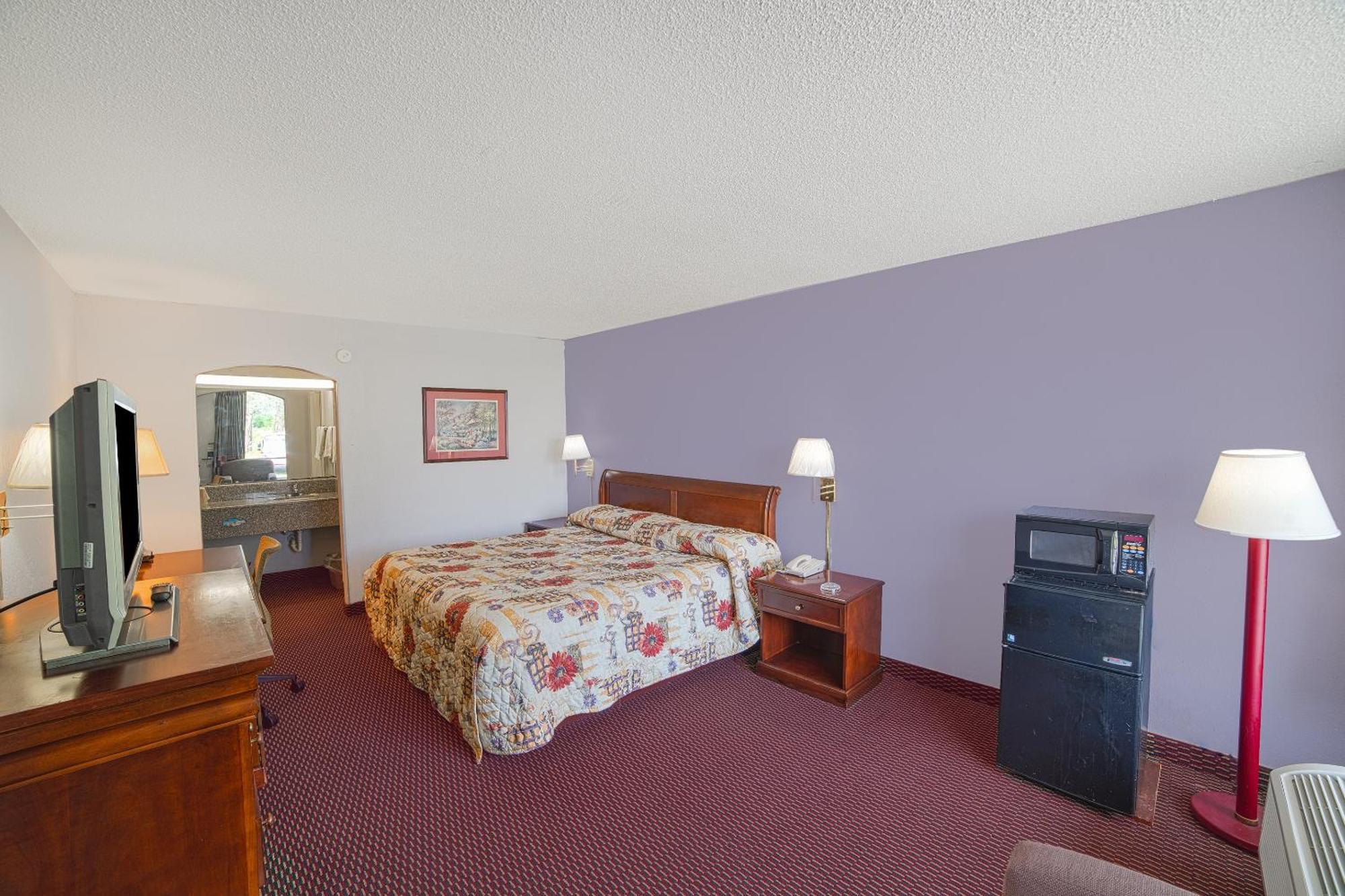 Masters Inn Selma Smithfield I-95 By Oyo Exterior photo