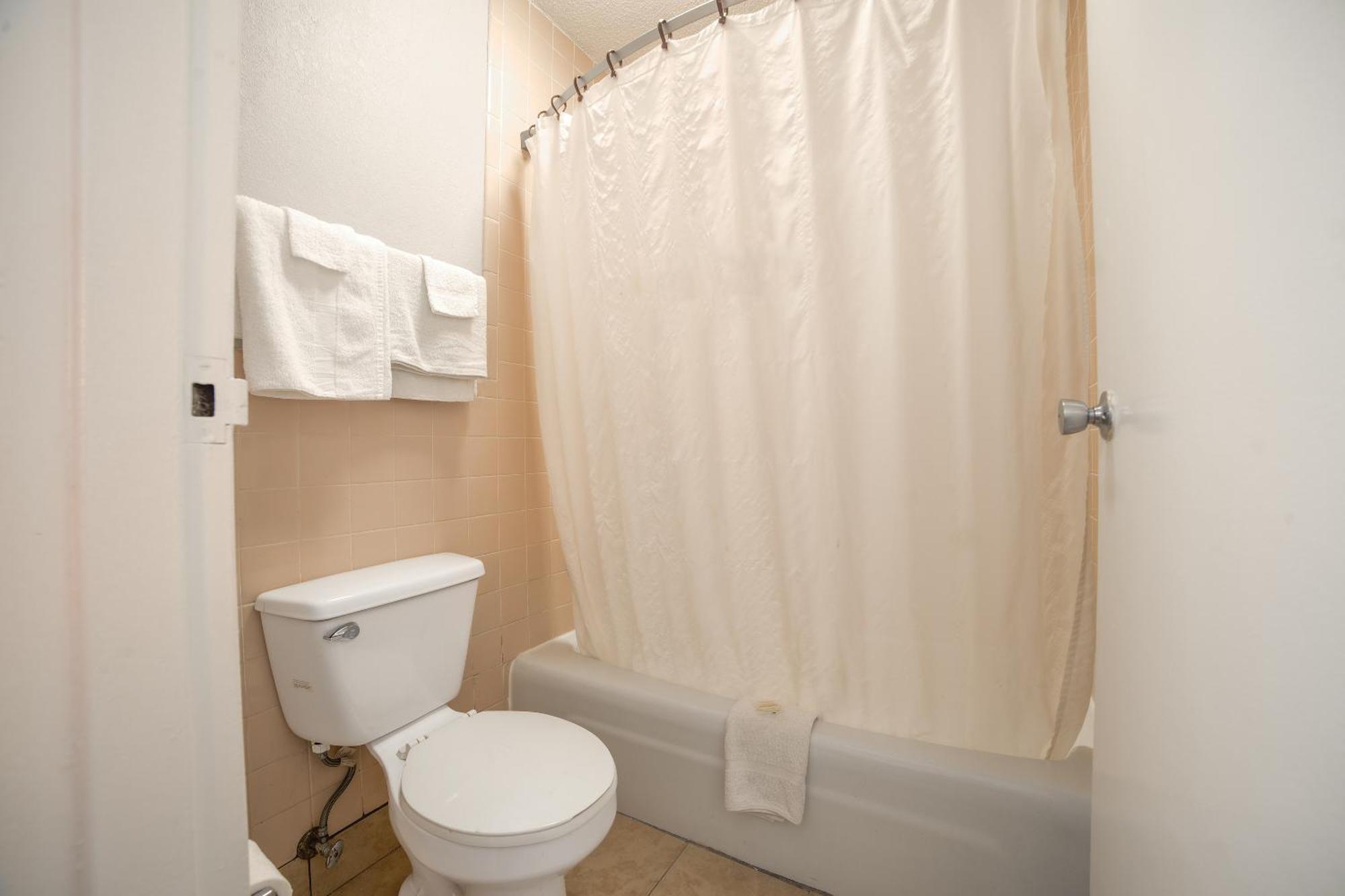 Masters Inn Selma Smithfield I-95 By Oyo Exterior photo